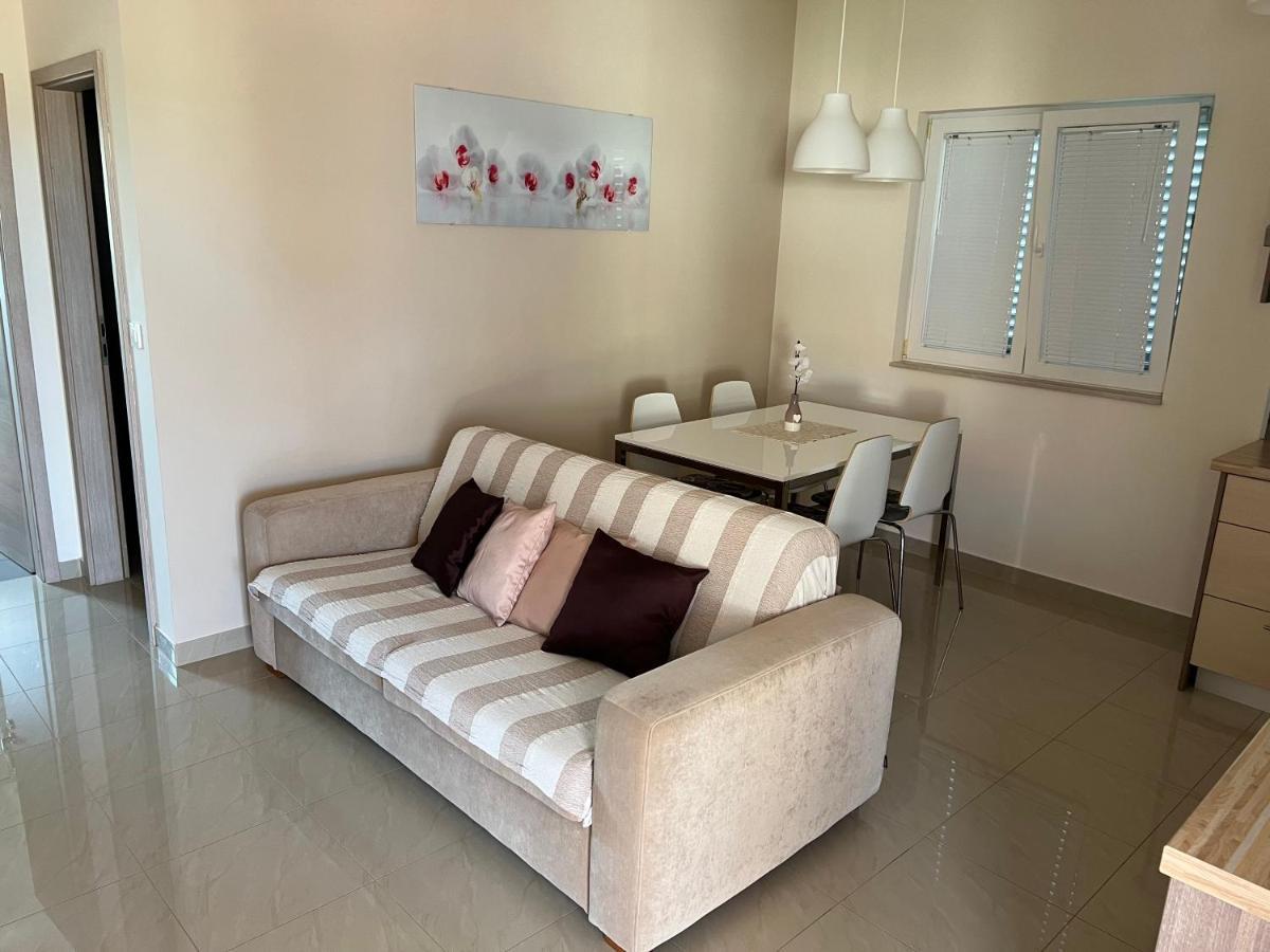 Apartmani Nina I Niko Ugljan Room photo