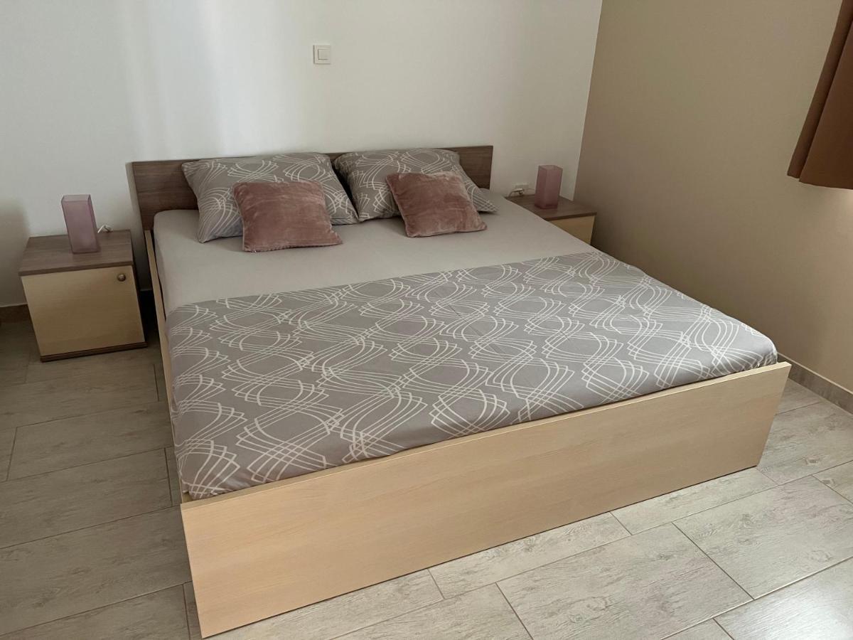 Apartmani Nina I Niko Ugljan Room photo