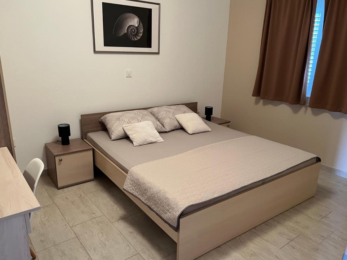 Apartmani Nina I Niko Ugljan Room photo